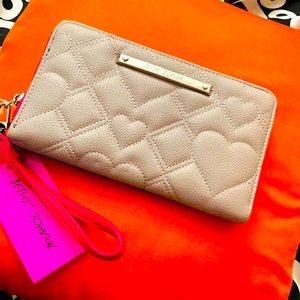 Betsey johnson quilted wallet NWT